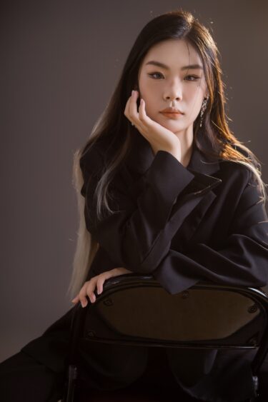 Jia Y. 1