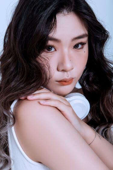 Jia Y. 9
