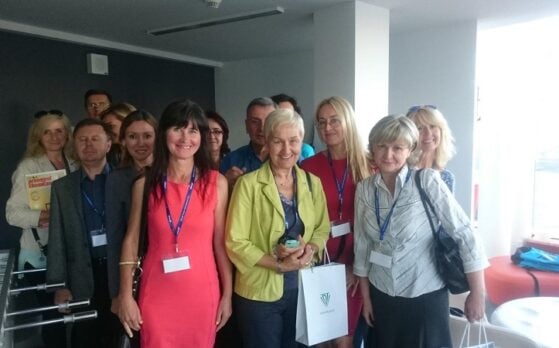konferencja ze statystami w hotelu novotel