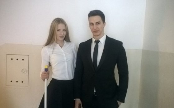 hostessa i host na otwarciu nowego biura