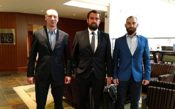 panowie statyści na konferencji