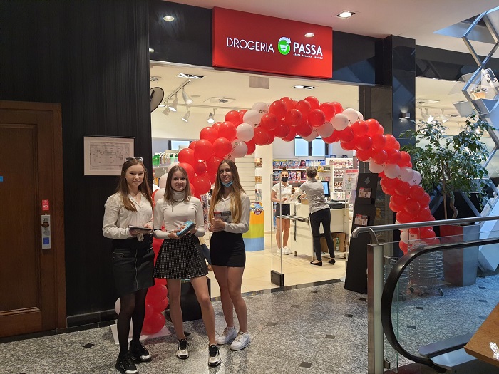 trzy hostessy na promocji w Galeria Bochnia