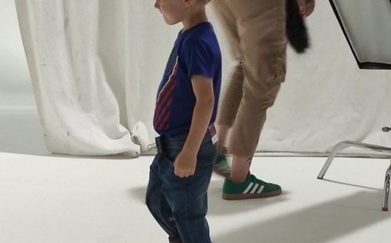 dziecko model na sesji zdjęciowej obuwia w Krakowie