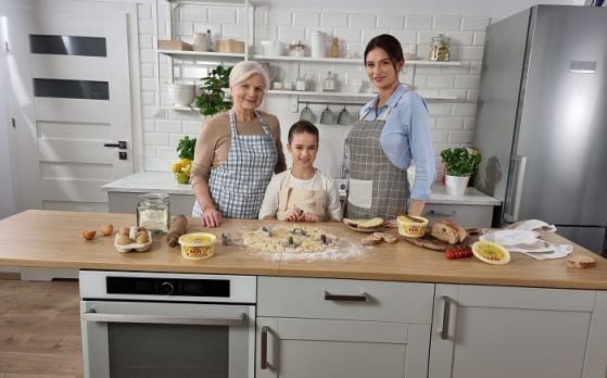 trzy modelki w sesji zdjęciowej w Warszawie