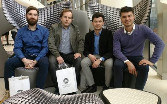 statyści na konferencji motoryzacyjnej