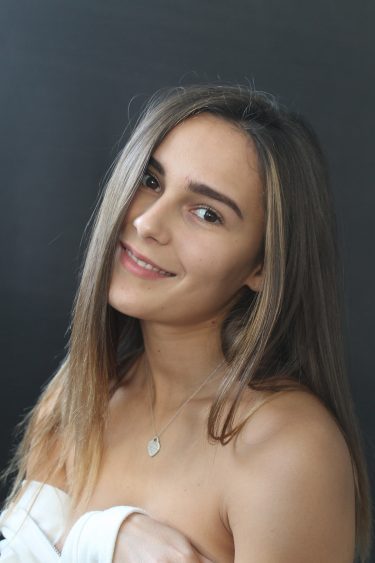 Yana K. 1
