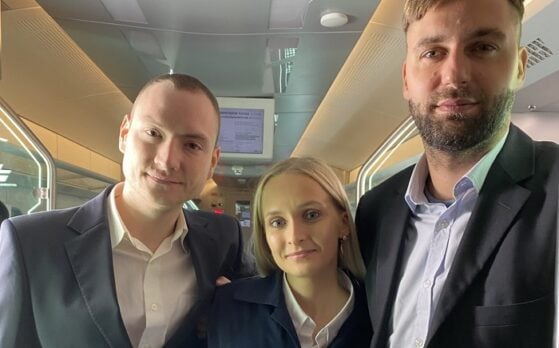 trzech statystów w spocie reklamowym w Łodzi