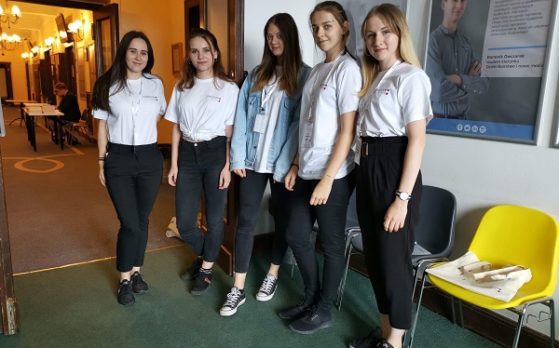 hostessy na konferencji naukowej