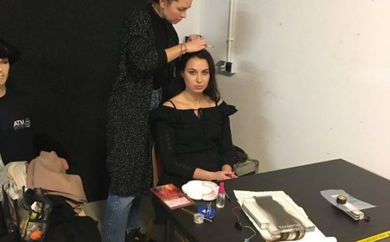 statystka w zdjęciach próbnych do reklamy