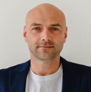 Artur B. - agencja statystów