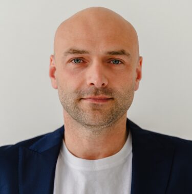 Artur B. - agencja statystów