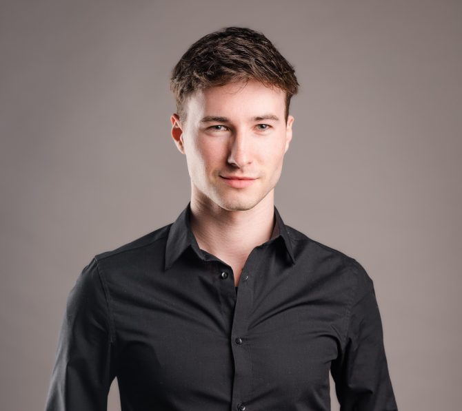 Adam S. - agencja statystów