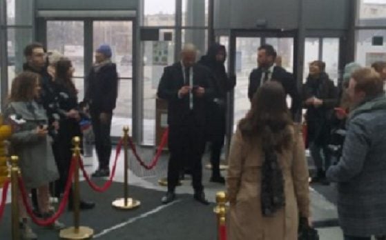 statyści, epizodyści i aktor w filmie sylwestrowym