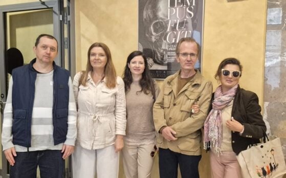 statyści w spocie dla instytucji